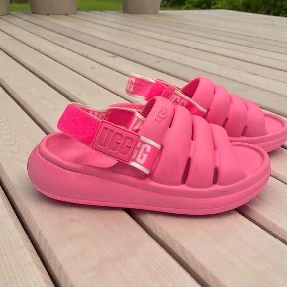 **like new** UGG Women’s Vibrant Pink Sandals - Picture 2 of 9